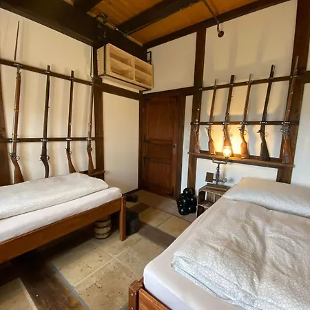 Waffenkammer Mit 3 Schlafraeumen *