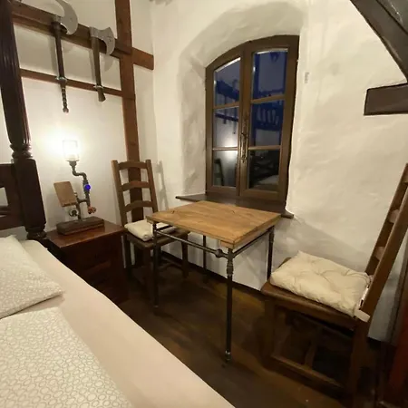 Waffenkammer Mit 3 Schlafraeumen *